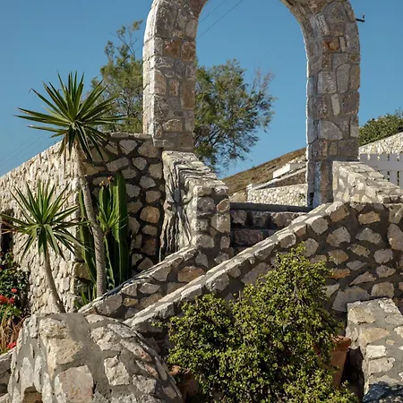 Zatrikion Santorini Villa Pyrgos Kallistis
